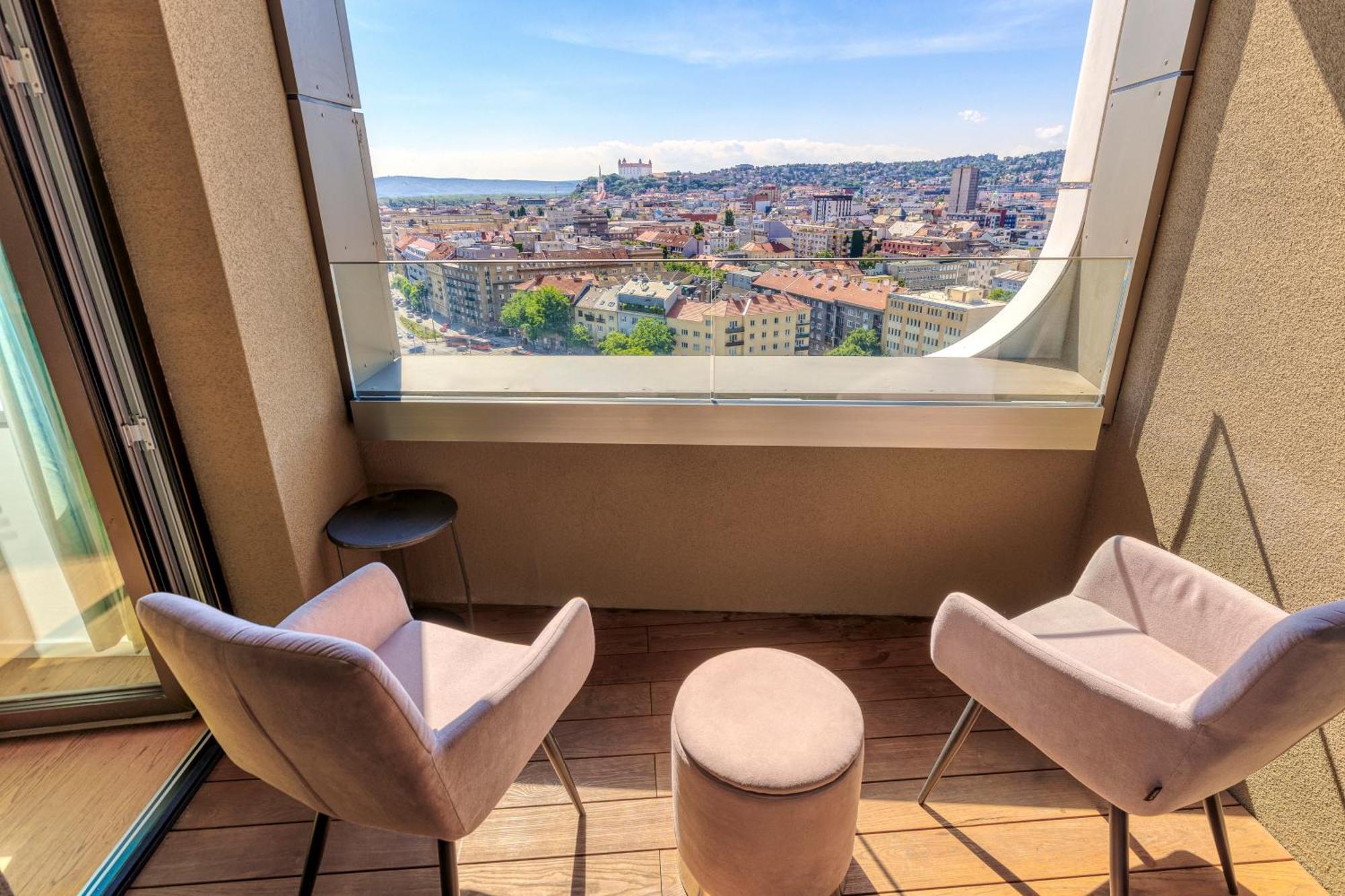 Sky Park 1 - Luxurious #Instaworthy Apartment In Downtown City Center With Included Parking, Best Address In Town Bratislava Exterior foto