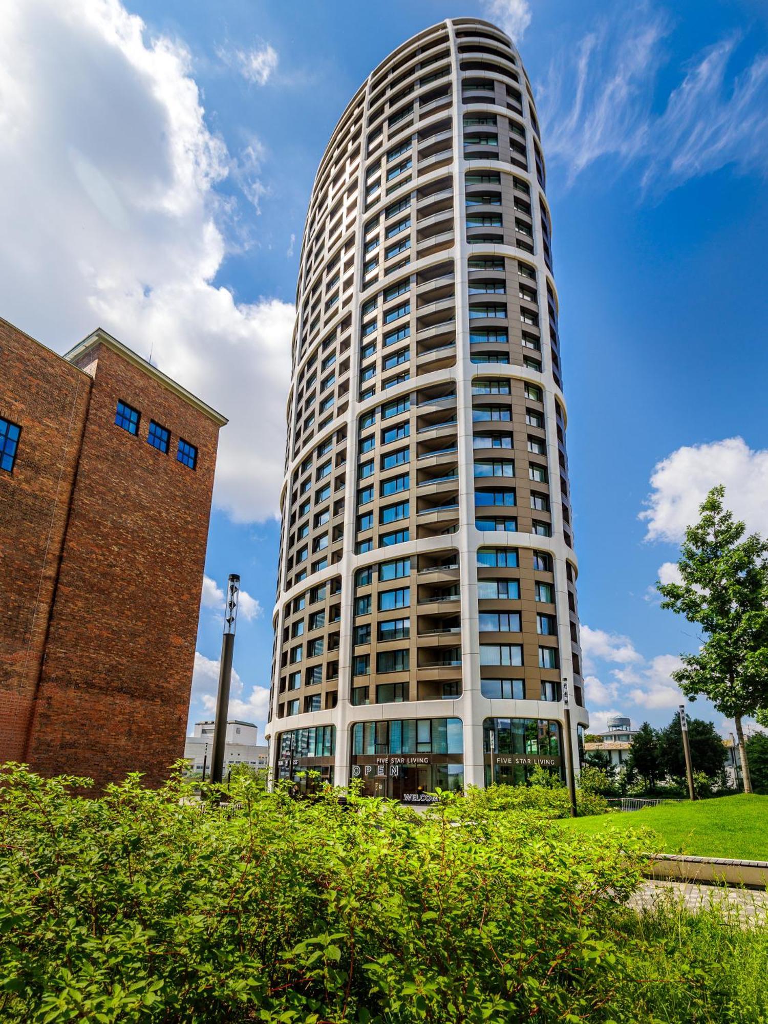 Sky Park 1 - Luxurious #Instaworthy Apartment In Downtown City Center With Included Parking, Best Address In Town Bratislava Exterior foto